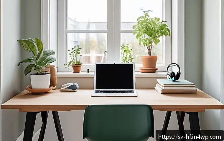 효과적인 온라인 학습을 위한 사례 연구 - A modern Scandinavian-style home study setup emphasizing minimalism and focus: a clean desk near a l...